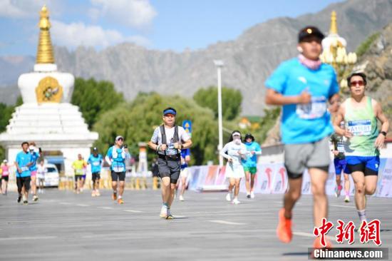 2024拉萨半程马拉松鸣枪开跑  第7张