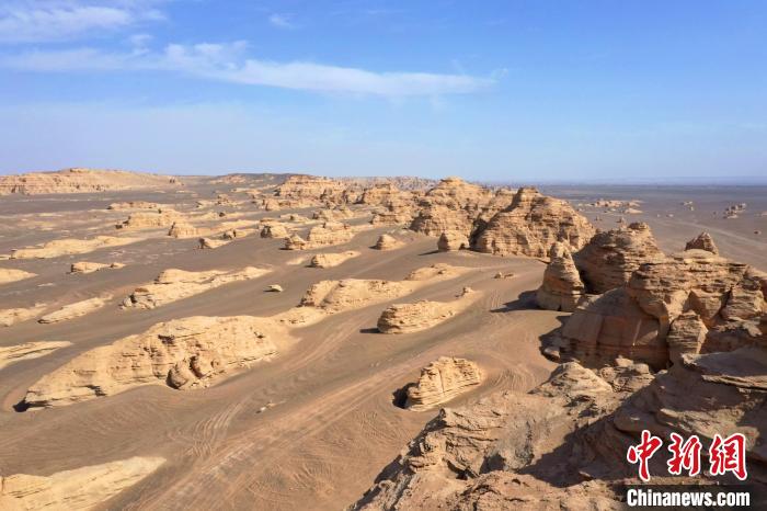 新疆哈密“魔鬼城”地貌神奇壮观  第5张