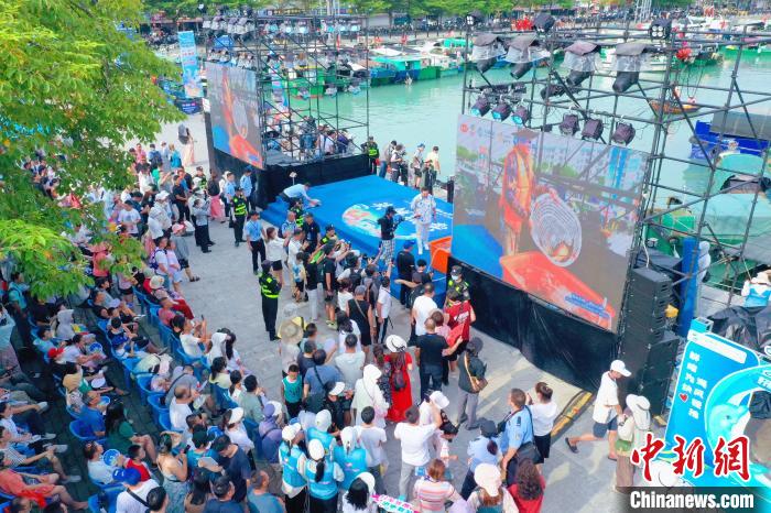 广西北海侨港开海嘉年华 “头鲜”拍卖被一扫而空  第3张