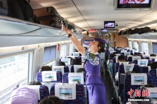 暑运期间高铁列车长的工作日常