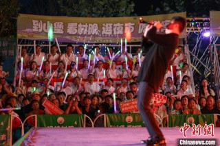 贵州桐梓“村晚”持续上演 引万人观看